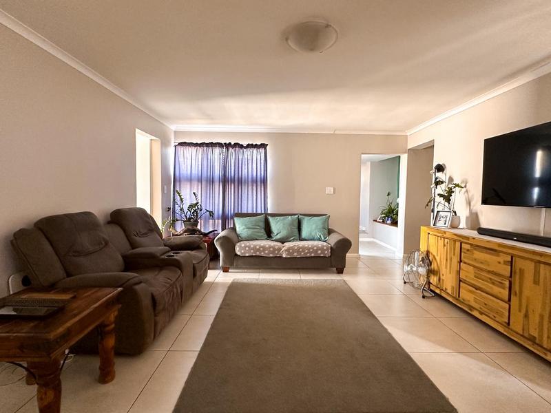 3 Bedroom Property for Sale in Wellway Park East Western Cape